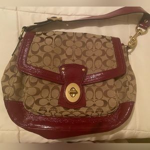 Vintage Authentic Coach Shoulder bag.  No tears.  Good condition.